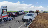Konya'da iki otomobil çarpıştı, 5 kişi yaralandı
