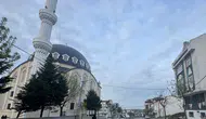 Arnavutköy'de rüzgar nedeniyle minare sallandı : 2 bina tahliye edildi