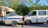Bilecik'te kaza : 2 araç kafa kafaya çarpıştı