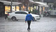 Edirne'de sağanak yağış : Cadde ve sokaklarda sular birikti