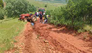 Afyonkarahisar'da traktör tarlada devrildi : Biri çocuk 2 kişi hayatını kaybetti