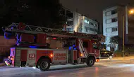 Zeytinburnu’nda iş merkezinin çatısında yangın çıktı