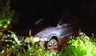 Bursa'da otomobil tarlaya uçtu : Sürücü, aracı bırakıp kaçtı