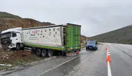Malatya'da sağanak yağış kazaya neden oldu : Tır, toprak yığınına çarptı