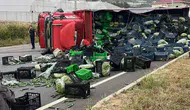 Antalya'da kamyon ile motosiklet çarpıştı : 3 yaralı