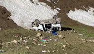 Hakkari'de pancar işçilerini taşıyan minibüs uçuruma yuvarlandı : 1 ölü, 7 yaralı