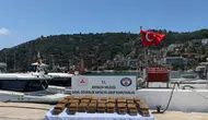 Alanya'da sahile vuran şüpheli paketten 40 milyon TL’lik macun esrar çıktı