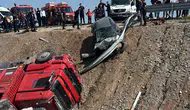 Batman-Diyarbakır karayolunda otomobil ile kamyonet çarpıştı : 1 ölü, 2 yaralı