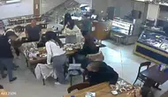 Bursa'da nefes borusuna yemek kaçan çocuğu restoran çalışanı kurtardı