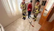 İskenderun'da evde yılan paniği : İtfaiye ekipleri özel aparatla yakaladı