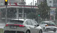 Aksaray’da sağanak yolları göle çevirdi