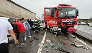 Sakarya'da yangın ihbarına giden itfaiye aracı zincirleme kazaya karıştı : 4 yaralı