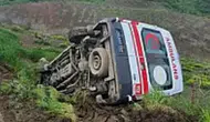 Siirt’te ambulans şarampole devrildi : 3 sağlık personeli yaralandı