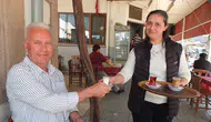Burhaniye'de kahvehanede yeni alışkanlık : Çay yerine süt