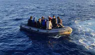 İzmir Foça'da 43 düzensiz göçmen kurtarıldı