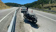 Karaman'da motosiklet bariyerlere çarptı : Sürücü yaralandı