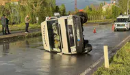 Muş'ta kontrolden çıkan minibüs devrildi : 2 yaralı