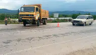 Kütahya'da otomobil ve kamyon çarpıştı : 3 kişi yaralandı