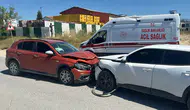 Antalya'da ehliyetsiz ve alkollü sürücü kaza yaptı : 2’si çocuk 3 kişi yaralandı