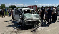 Sakarya'da feci kaza : İki araç çarpıştı, 3'ü çocuk 7 kişi yaralandı