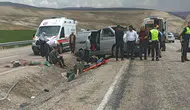 Bayram tatili felaketle bitti : Sivas'ta aile minibüsü devrildi, 1 ölü 8 yaralı