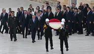 Bakan Bak ve beraberindeki heyet Anıtkabir'i ziyaret etti