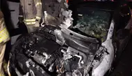 Üsküdar'da park halindeki otomobilde yangın çıktı : 3 araçta hasar oluştu