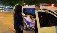 Bursa’da genç kızdan örnek davranış : ATM’de bulduğu parayı polise teslim etti