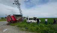 Aksaray'da minibüs ile kamyonet çarpıştı : 5 yaralı