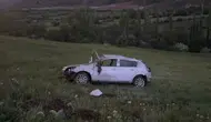 Sivas'ta şarampole devrilen otomobildeki 2 kişi yaralandı