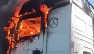 Eyüpsultan'da seyir halindeki tır alev alev yandı