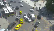 Beşiktaş’ta trafik kazası : Ticari aracın çarptığı polis memuru ağır yaralandı