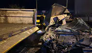 Kilis'te park halindeki tıra çarpan otomobilde 2 kişi yaralandı