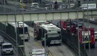 Bahçelievler istikametine giden metrobüste yangın çıktı