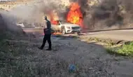 Gaziantep'te seyir halindeki lüks otomobil alev alev yandı : Aile son anda kurtuldu