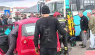 Erzurum'da otomobil ile halk otobüsü çarpıştı : Yaralılar var