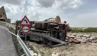 Nevşehir'de kaza : Kamyon kontrolden çıkıp devrildi