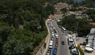Ölüdeniz’de bayram yoğunluğu : Trafikte 5 kilometrelik kuyruk oluştu