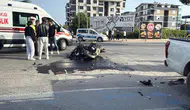 Antalya'da kaza : Kamyonet ile motosiklet çarpıştı
