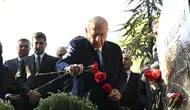 MHP Genel Başkanı Bahçeli, Türkeş'in kabrini ziyaret etti