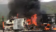 Bitlis’te iki tır kafa kafaya çarpıştı : 2 kişi hayatını kaybetti