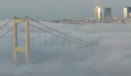 İstanbul’da büyüleyici sis manzarası ! Köprüler kayboldu