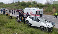 Çanakkale'de iki otomobil çarpıştı : 1'i ağır 4 yaralı