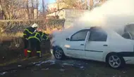 Kars'ta park halindeki tüplü araç yandı