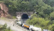 Zonguldak'ta heyelan nedeniyle elektrik telleri koptu : Yol trafiğe kapatıldı