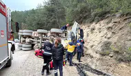 Bolu'da hafriyat kamyonu devrildi, sürücü hayatını kaybetti
