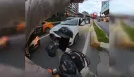 İstanbul Esenyurt'ta motosiklet sürücüsü otomobile saldırdı