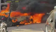 Hatay'da park halindeki otomobil alev topuna döndü