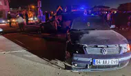 Afyonkarahisar'da 2 otomobil çarpıştı : 4 kişi yaralandı
