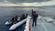 Aydın Kuşadası açıklarında 19 düzensiz göçmen kurtarıldı